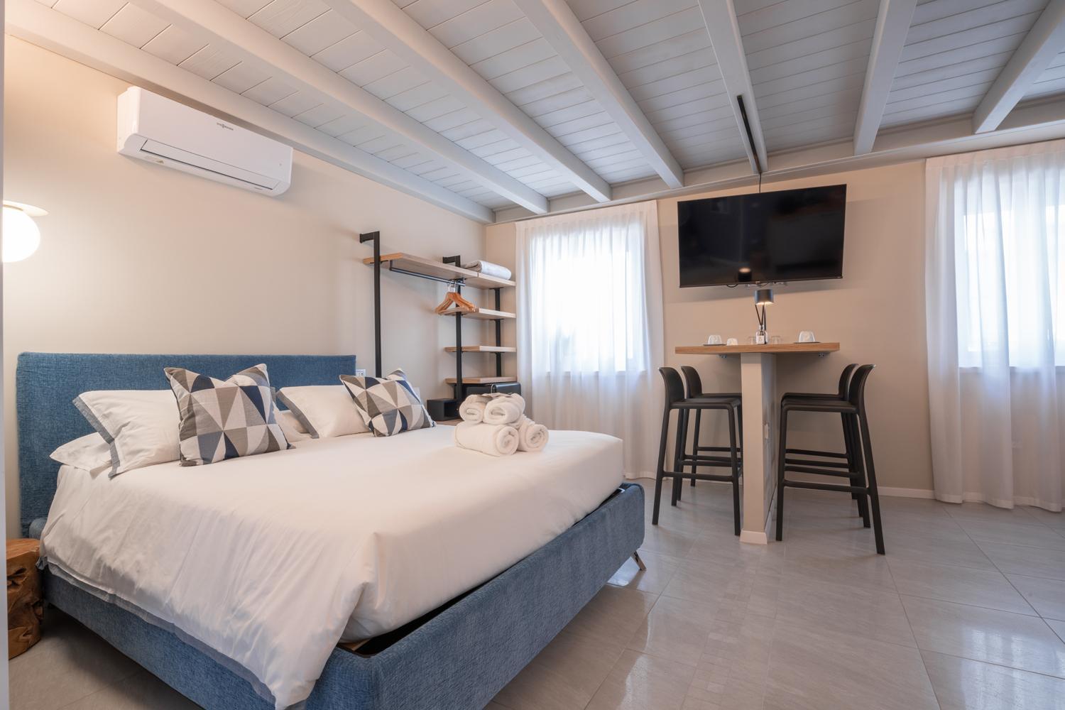Es Rooms And Apartments Торболе Экстерьер фото